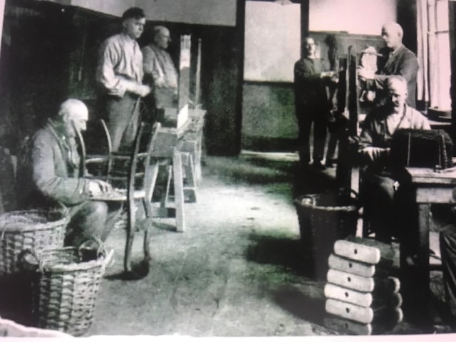 Borstels worden gemaakt in 1927